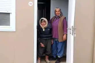 79 Yaşındaki Kadına Konteyner Ev Hediye Edildi