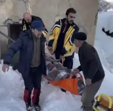 Karlı Yolda Paletli Ambulansla Kurtarma Operasyonu