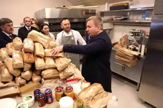 Köy Kadını Ekşi Mayalı Ekmek Üretiyor