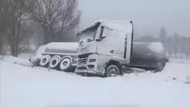 Doğu Anadolu'da Kar Yoğunluğu: Yol Kapatıldı!