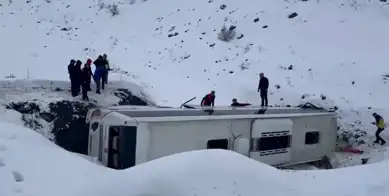 Erzincan ve Kars'ta Otobüs Kazaları: 1 Ölü, 47 Yaralı