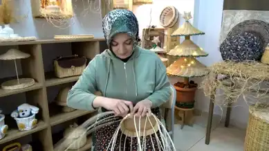 Erzincanlı Aksun, Geleneksel Sepet Örmeyi Yaşatıyor