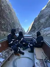 Doğu Anadolu'da Elektrik Ekibi Tipide Mahsur Kaldı, Tekneyle Kurtarıldı