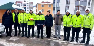 Eksi 15 Derecede Polis Doğum Günü Kutlaması!