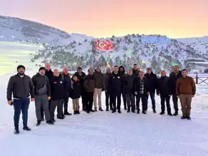 Doğu Anadolu'daki Kayak Merkezi'nde Taksiciler Buluştu