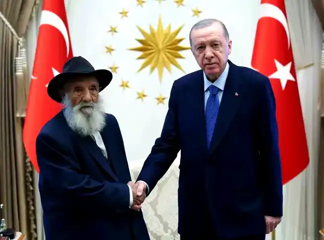 Erdoğan, Alevi Dedesi Uğurlu ile Görüştü