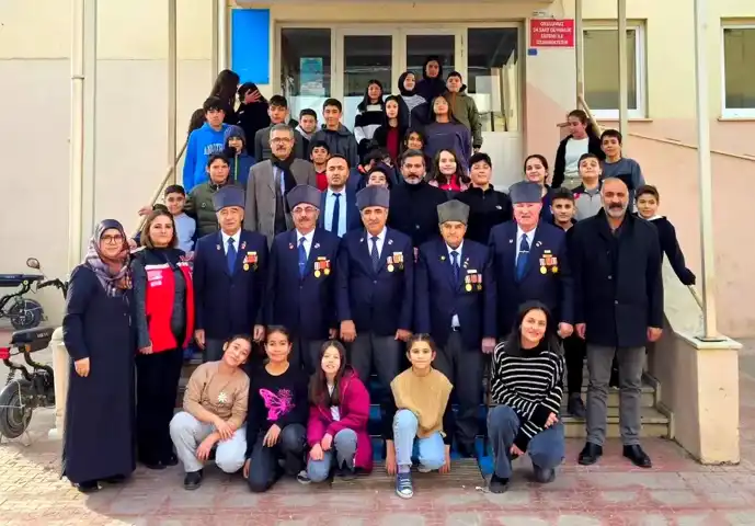 Erzincan'da Gaziler ve Şehit Yakınları Öğrencilerle Buluştu