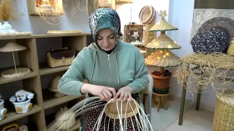 Erzincanlı Aksun, Geleneksel Sepet Örmeyi Yaşatıyor