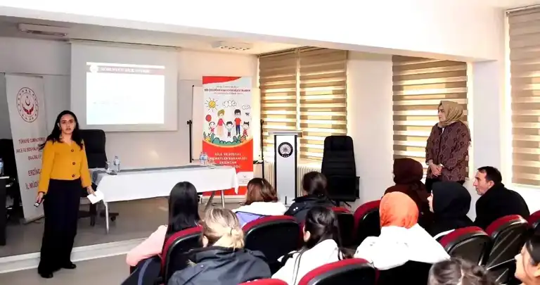 Erzincan'da Koruyucu Aile Modeli Tanıtıldı