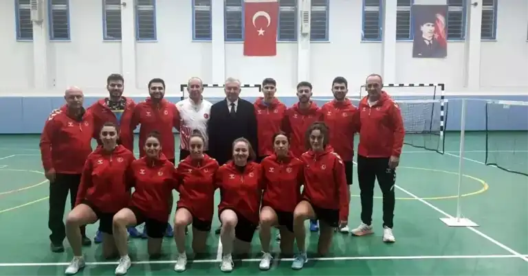 Üniversite Rektörü, Milli Badminton Takımını Ziyaret Etti
