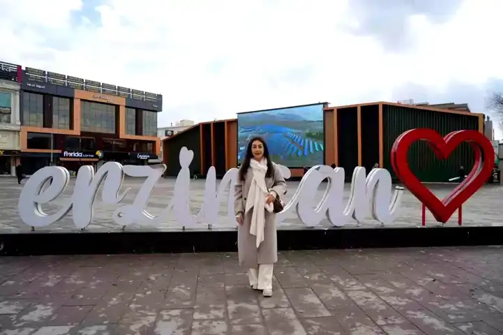 Simge Şahin, Yeni Klip İçin Ergan Dağı'nı Seçti!