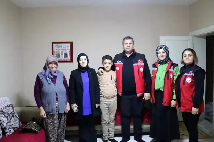 Yaşlı Bir Kadına Sıcak Ziyaret